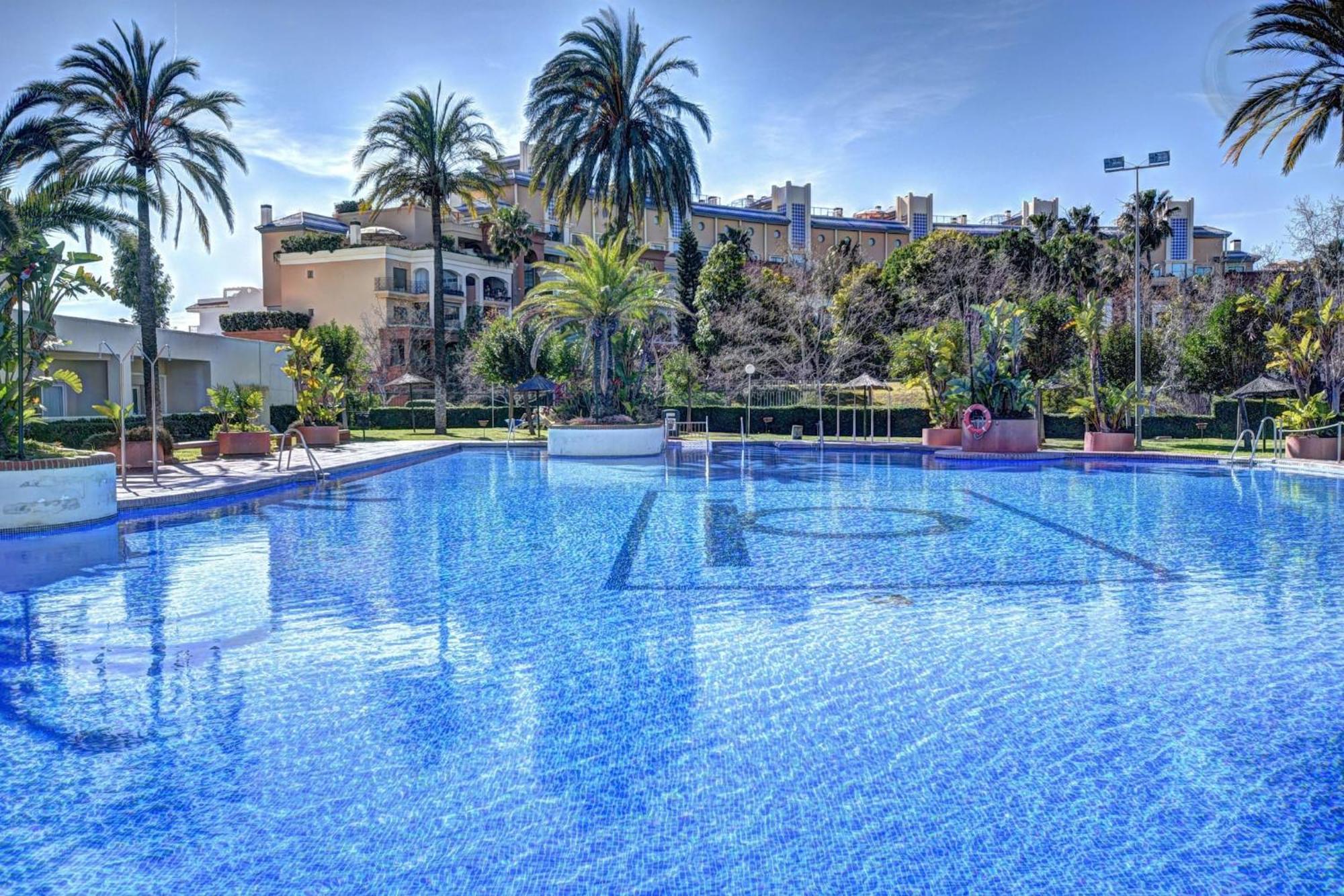 Deluxe Apartment In Benalbeach With Beach Views Benalmadena Exterior photo